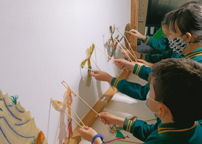 brandon-park-primary-school-students-trying-out-chinese-shadow-puppets